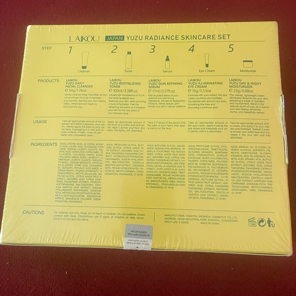 Japanese Skincare Set - Picture 2 of 3